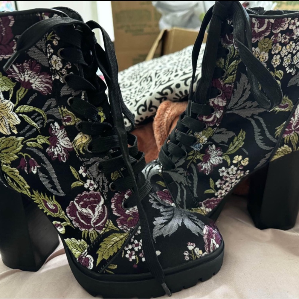 Floral Lace-Up Platform Boots